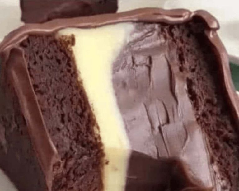 CLASSIC CHOCOLATE CAKE