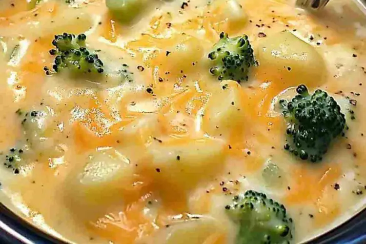 Easy Crockpot Broccoli Cheddar Soup