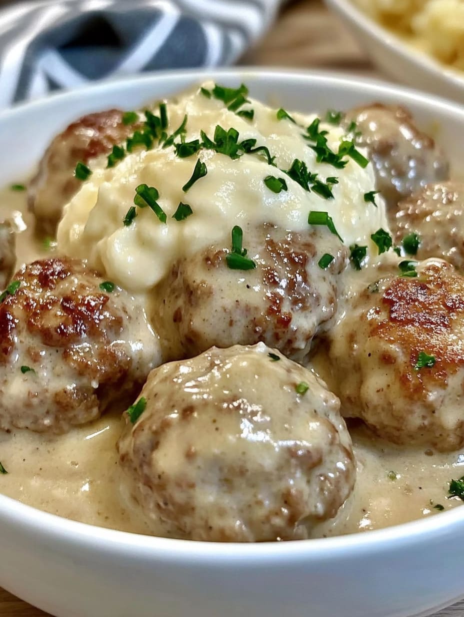 Slow Cooker Creamy Swedish Meatballs