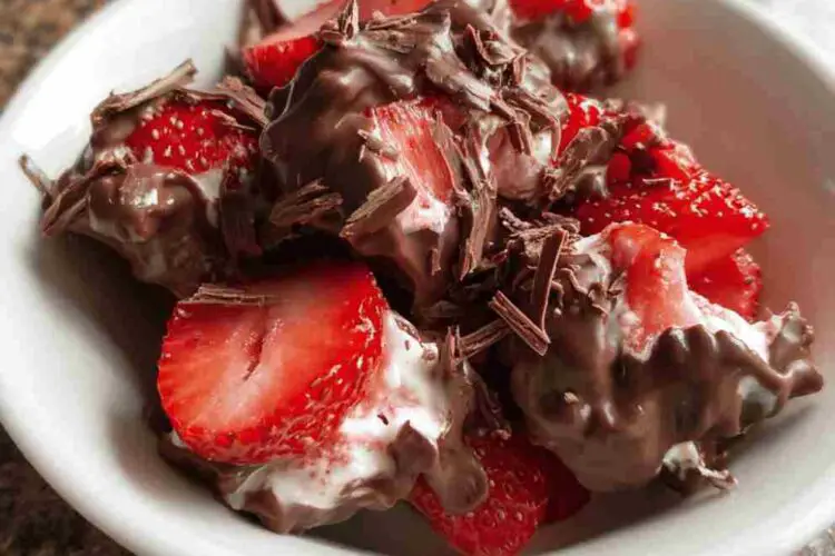 Chocolate Strawberry Yogurt Clusters Recipe
