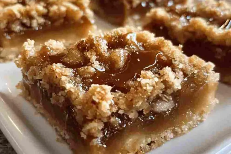 Salted Caramel Apple Crumble Bars